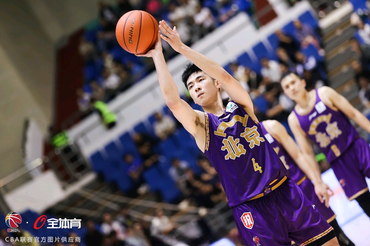 诺亚队目前在积分榜上处于中游位置 诺亚队目前在积分榜上处于中游位置