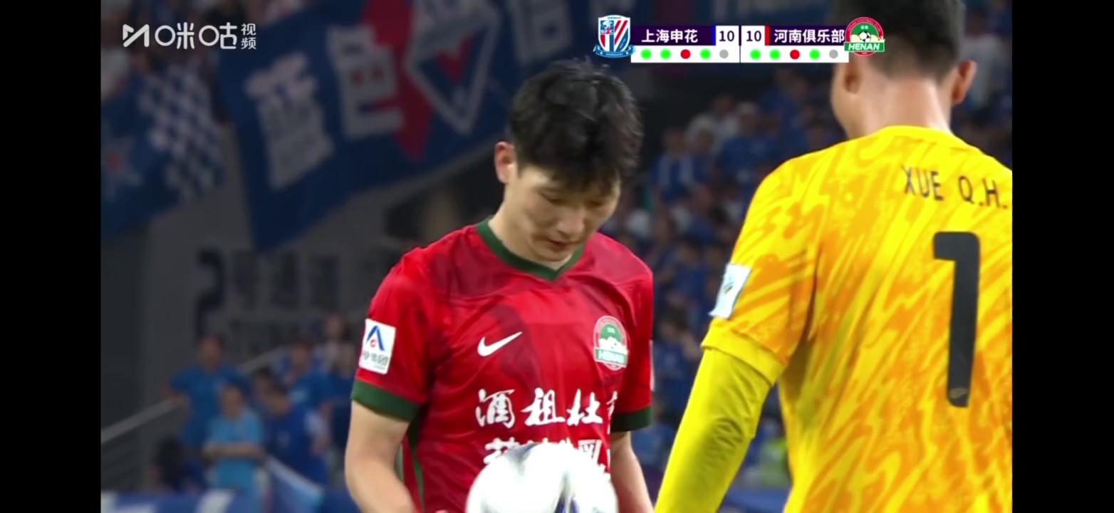 中国足球队再次获得胜利，晋级半决赛