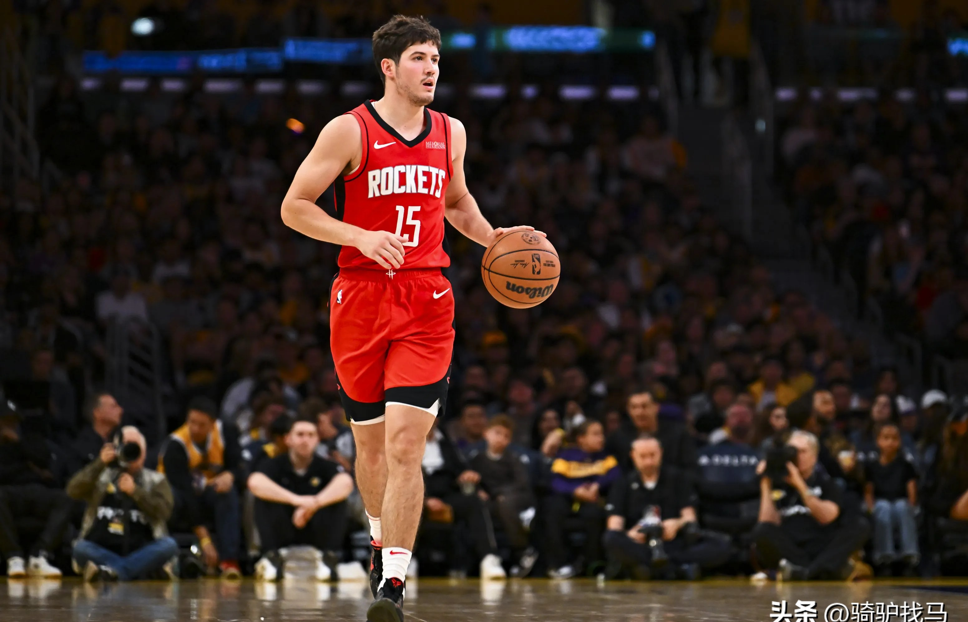 火箭队胜马刺，成功晋级季后赛