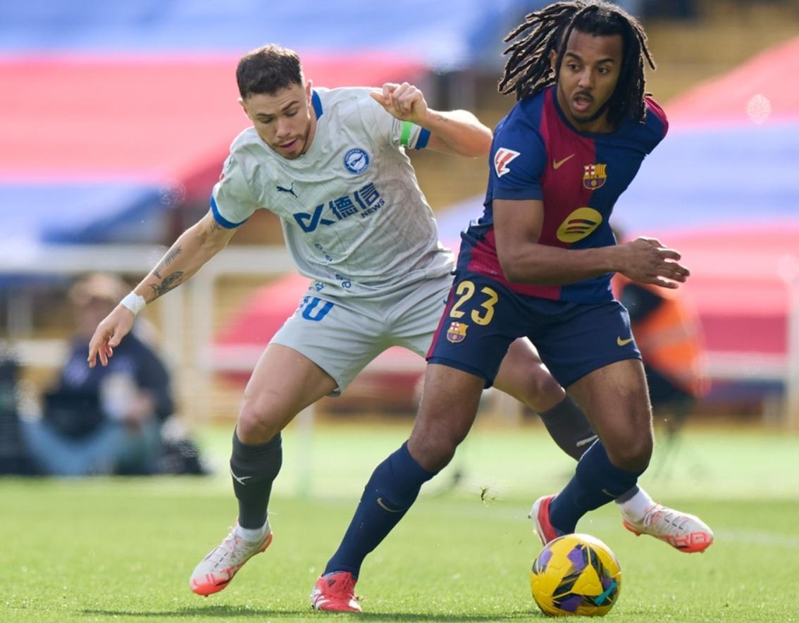 西甲豪门球队在主场比赛中擒获对手 西甲豪门球队在主场比赛中擒获对手