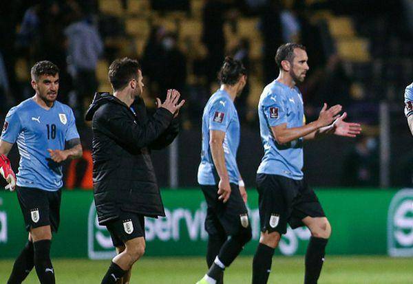 秘鲁球员实行战术,决心夺取胜利 秘鲁球员实行战术,决心夺取胜利