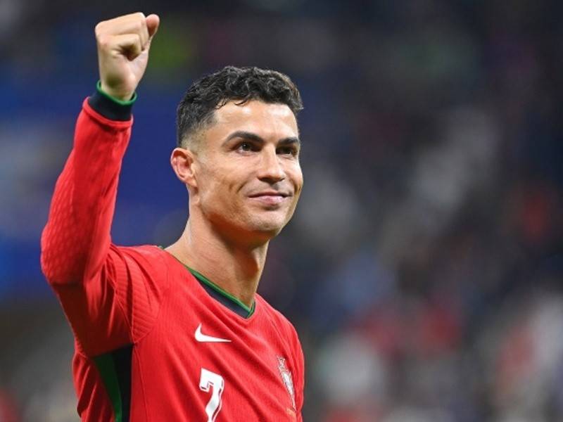 意大利队在欧国联比赛中遭遇惨败,球迷心碎! 意大利队在欧国联比赛中遭遇惨败,球迷心碎!