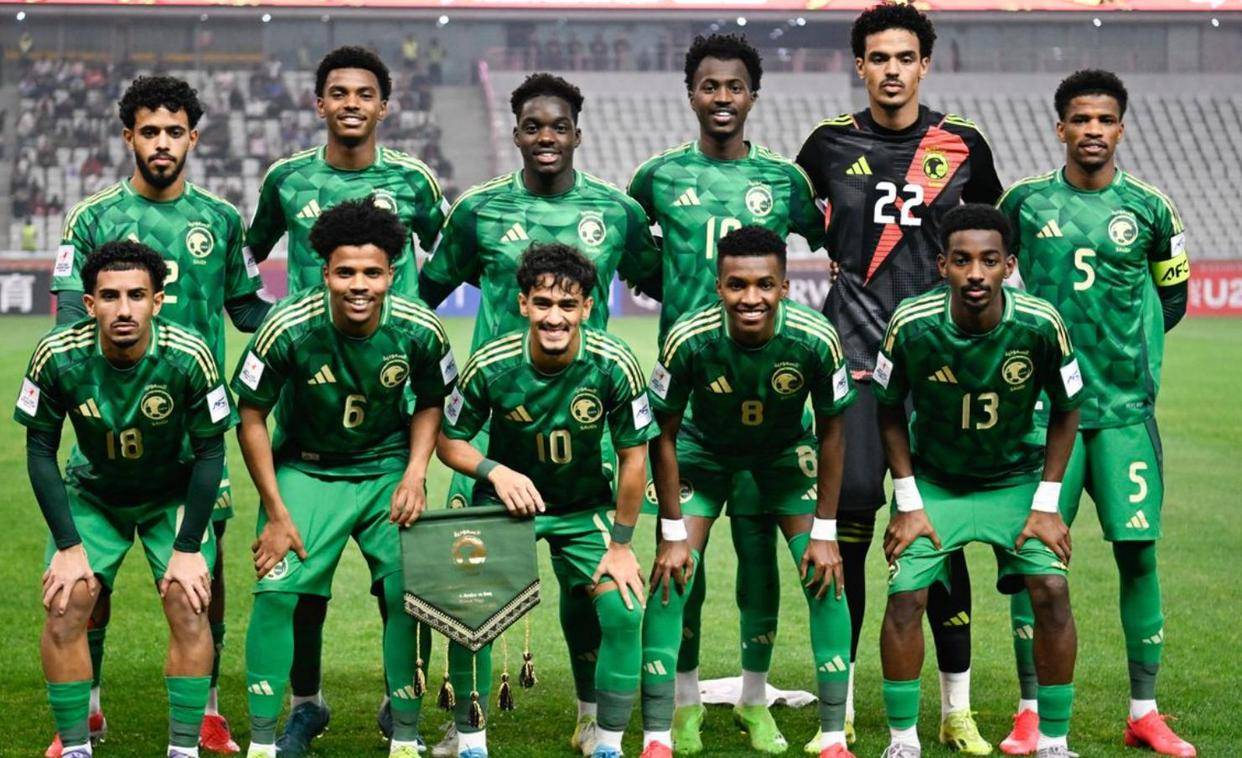 包含湖南隆裕队惊险取胜，将进入半决赛争夺战的词条