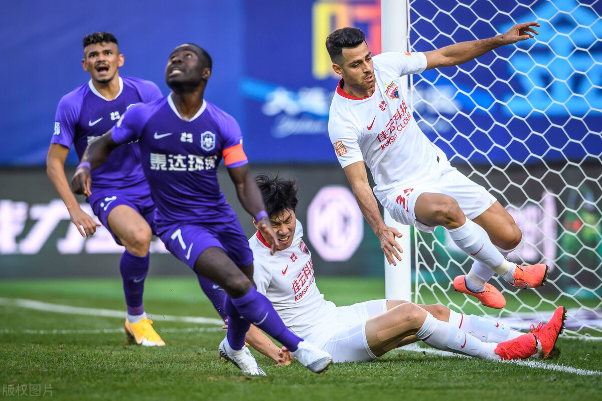 天津泰达主场战胜深圳佳兆业