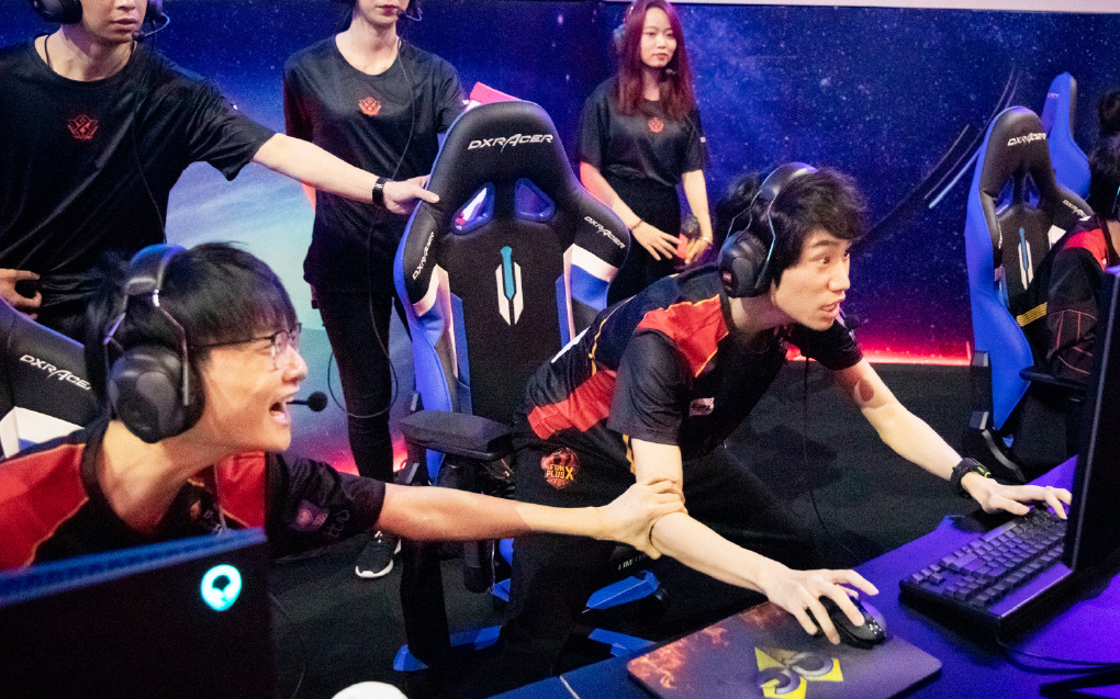 DK力克FLY,Doinb拿下关键大龙强强对话淘汰赛,引爆全场热议 DK力克FLY,Doinb拿下关键大龙强强对话淘汰赛,引爆全场热议