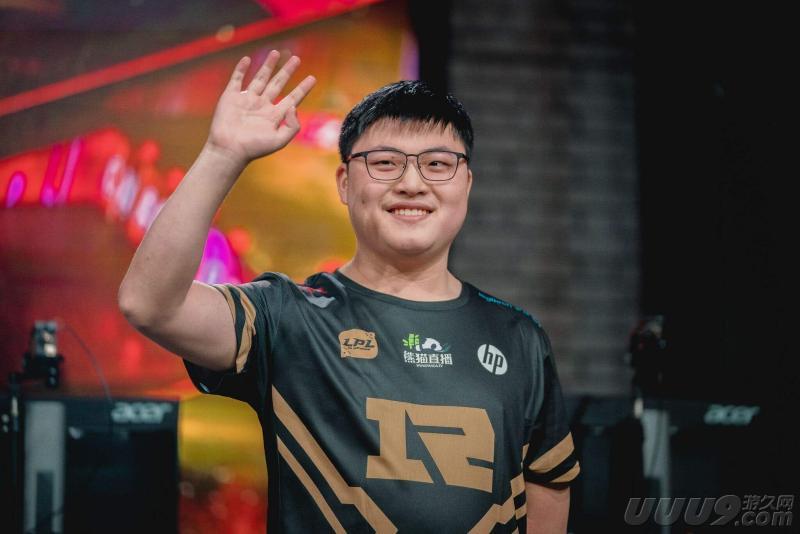 包含HKA险胜FPX，Knight完成史诗逆转激烈交锋成都决赛之夜，留下经典瞬间的词条