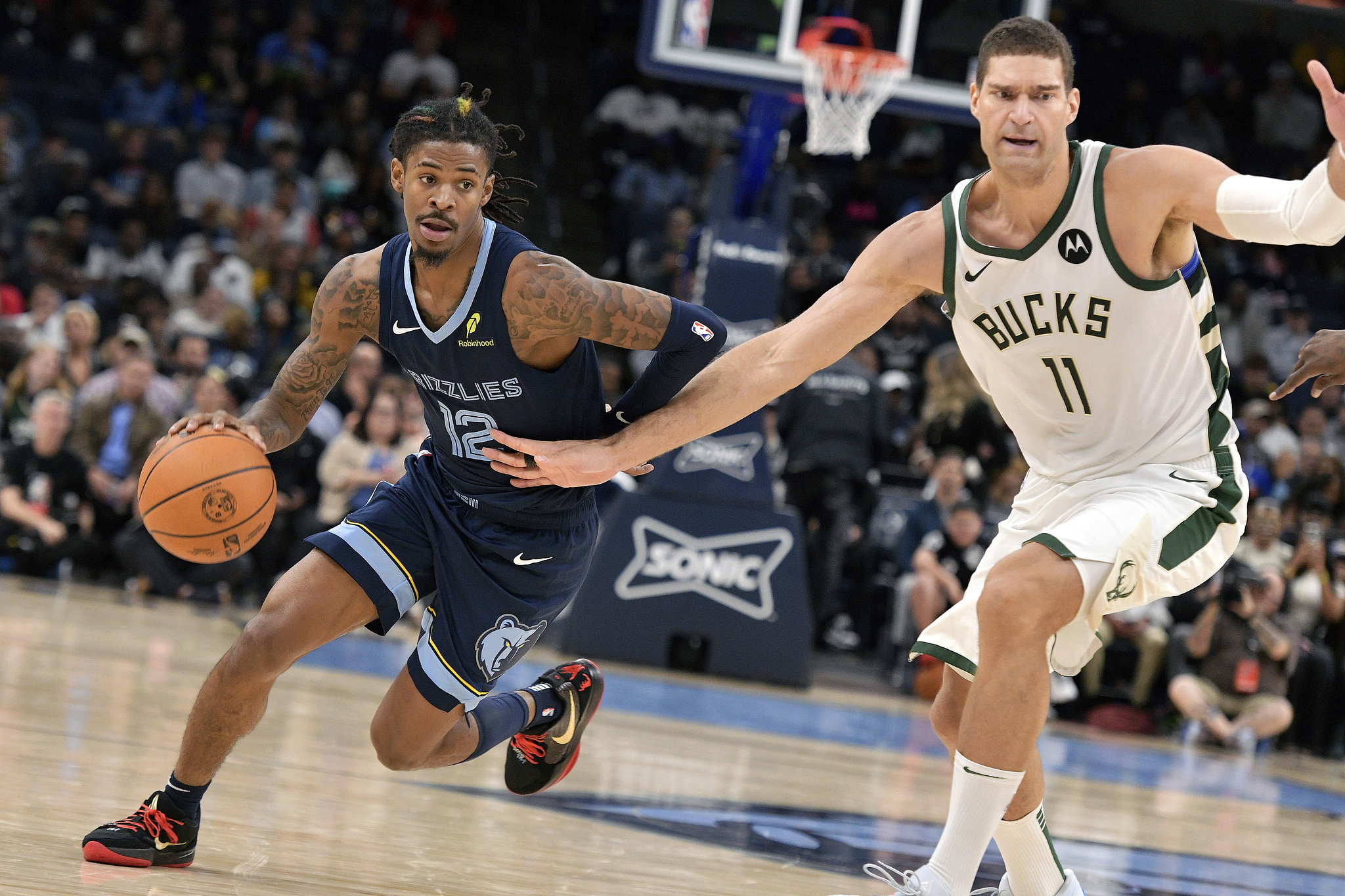 灰熊客场战胜雄鹿,取得三连胜 灰熊客场战胜雄鹿,取得三连胜