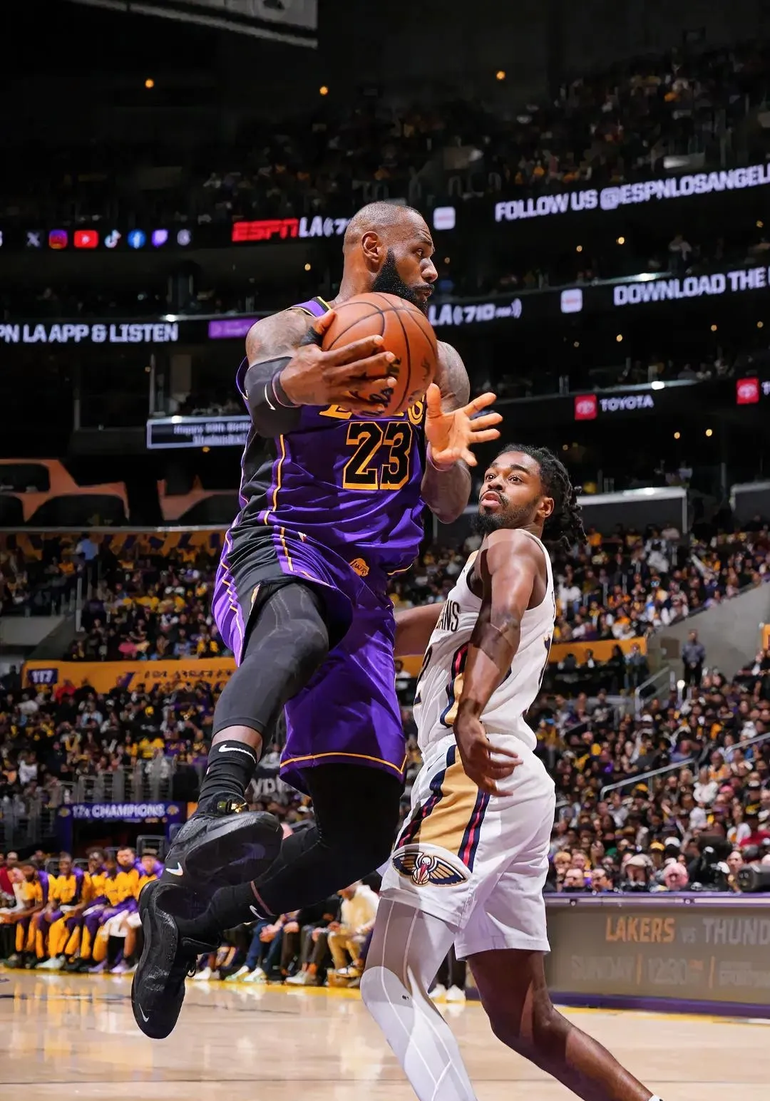 湖人队全面胜负两连败,詹姆斯重回巅峰状态 湖人队全面胜负两连败,詹姆斯重回巅峰状态