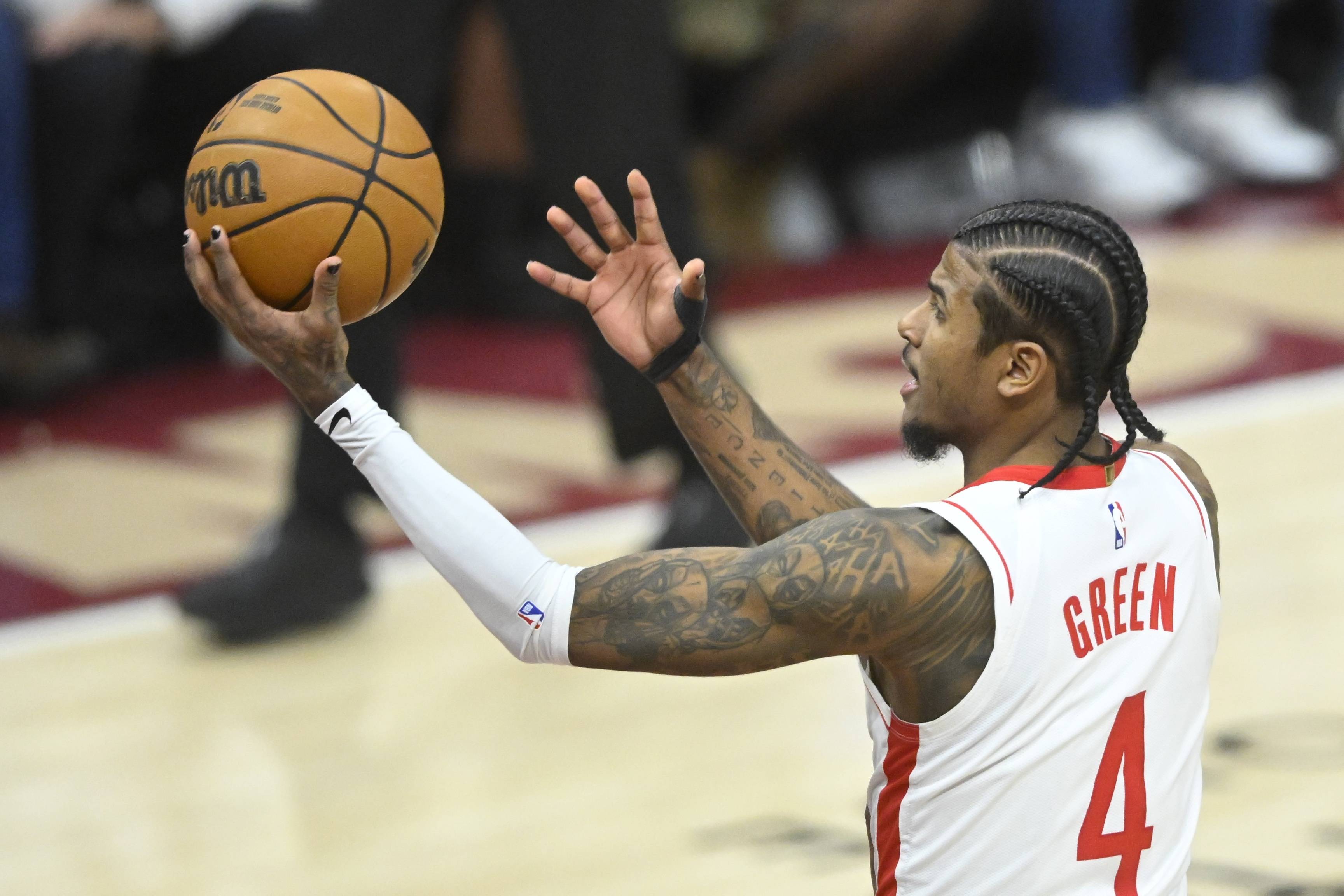 火箭主场擒灰熊，止住连败