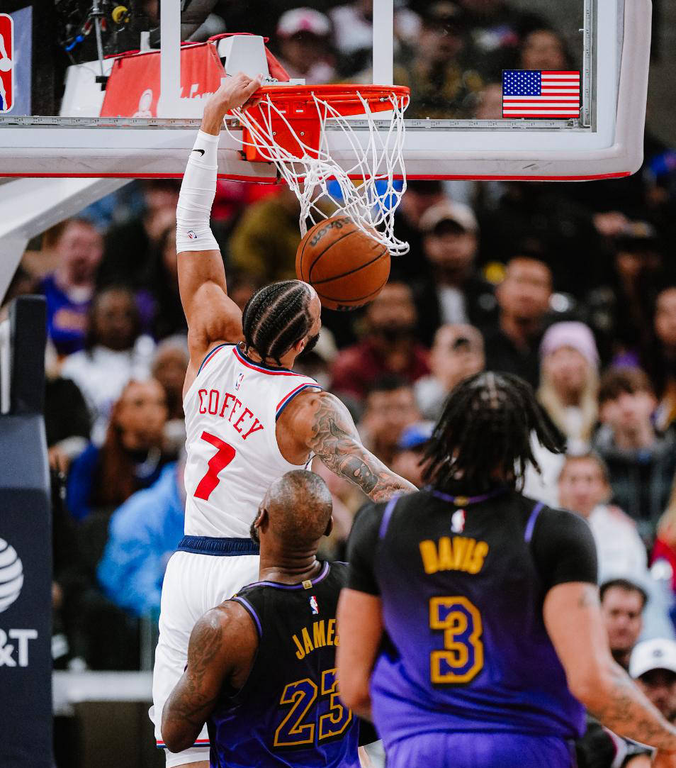 NBA湖人以114比110战胜快船,取得两连胜 NBA湖人以114比110战胜快船,取得两连胜