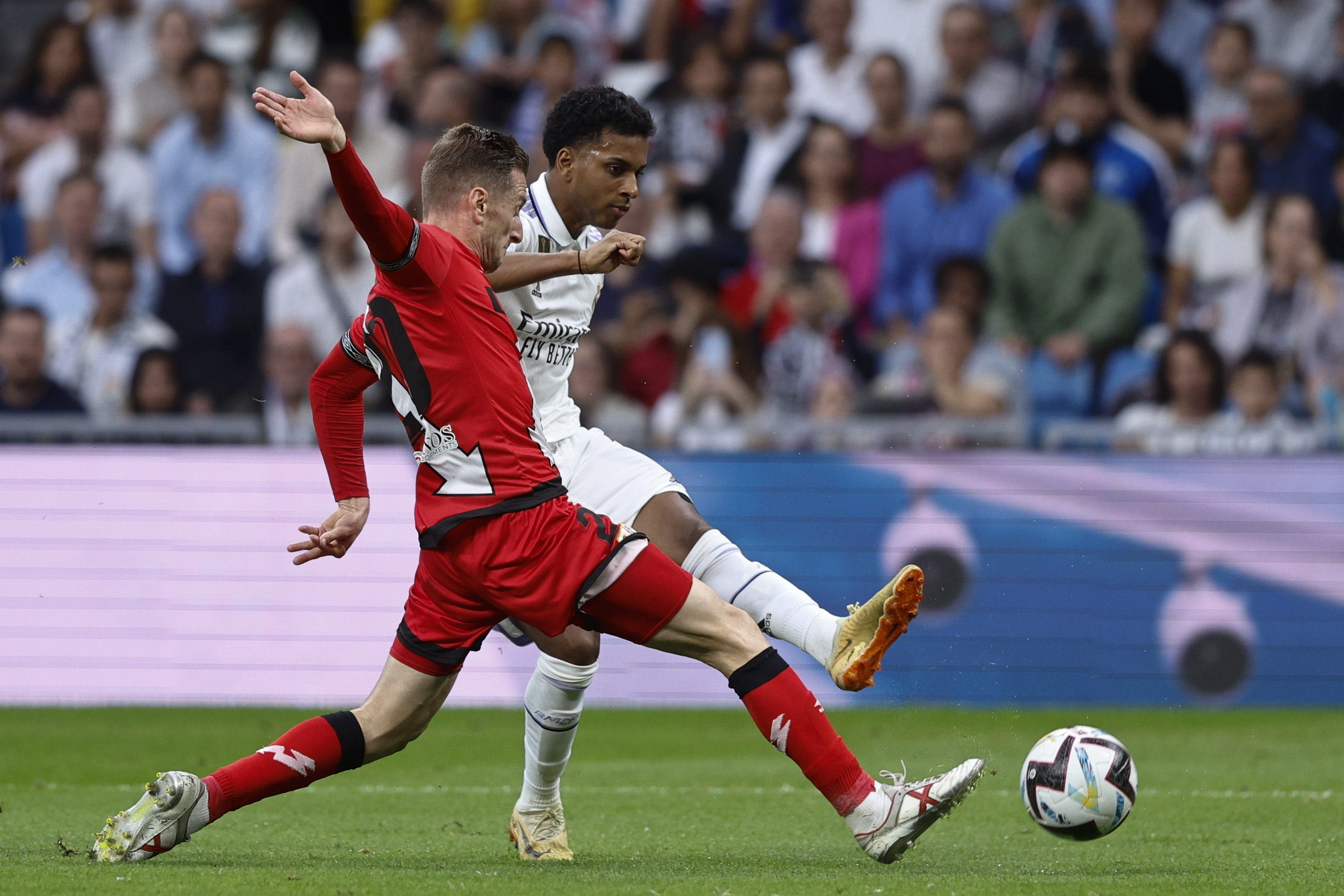 皇家马德里球员积极进攻取胜 皇家马德里球员积极进攻取胜