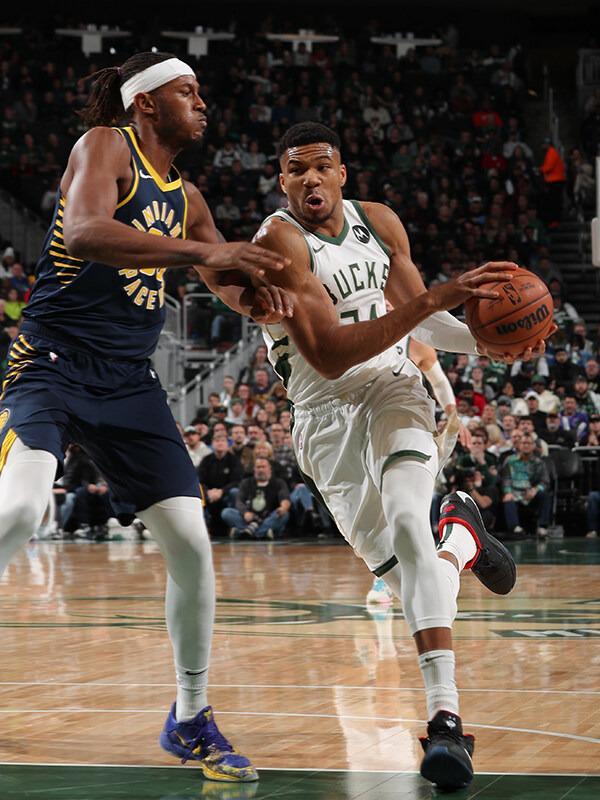 雄鹿再擒骑士，字母哥强势砍下分