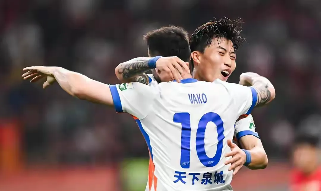 上港迎战鲁能,争夺中超霸主宝座 上港迎战鲁能,争夺中超霸主宝座