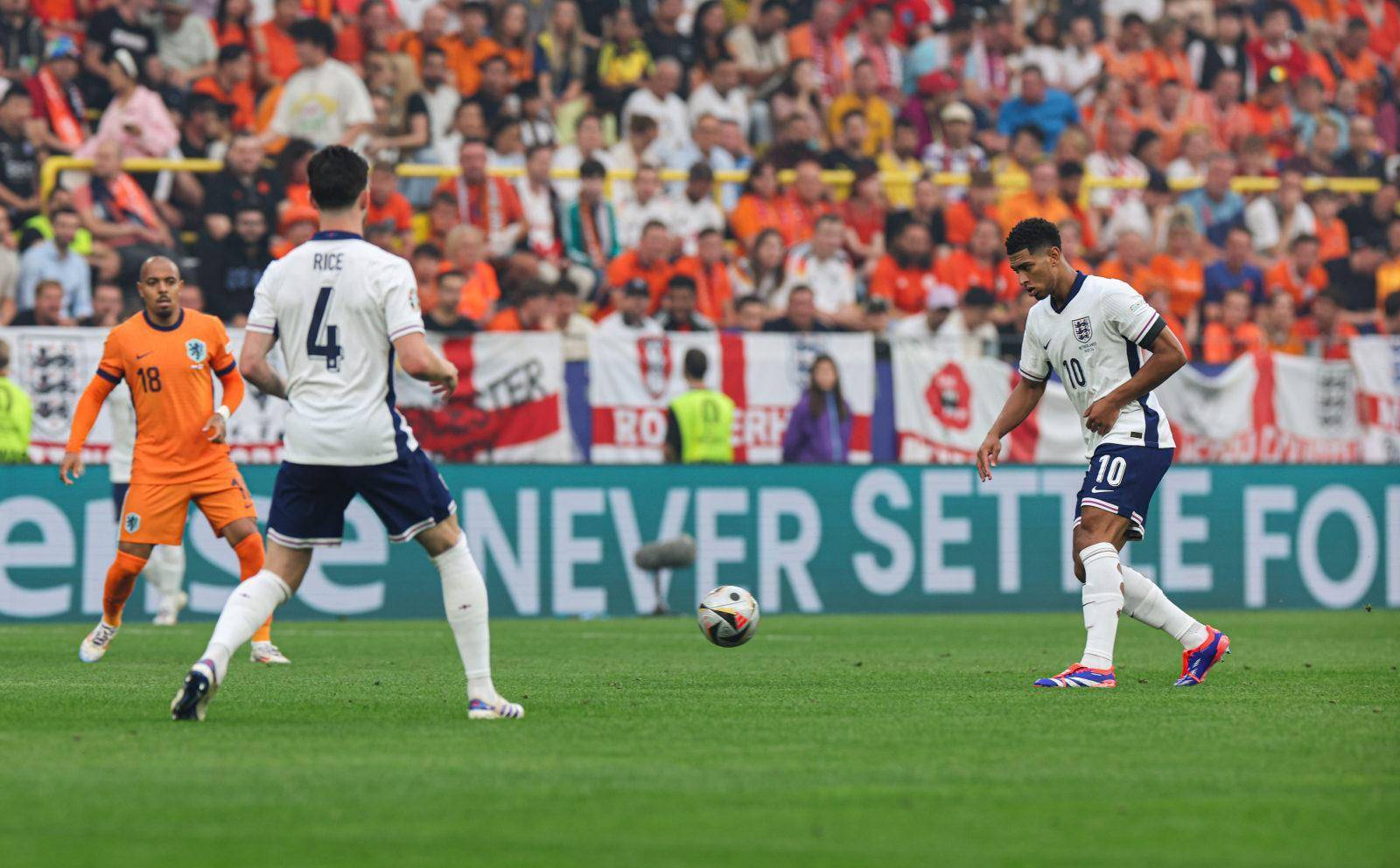 欧洲足球比赛中的紧张一幕再次上演的简单介绍 欧洲足球比赛中的紧张一幕再次上演的简单介绍