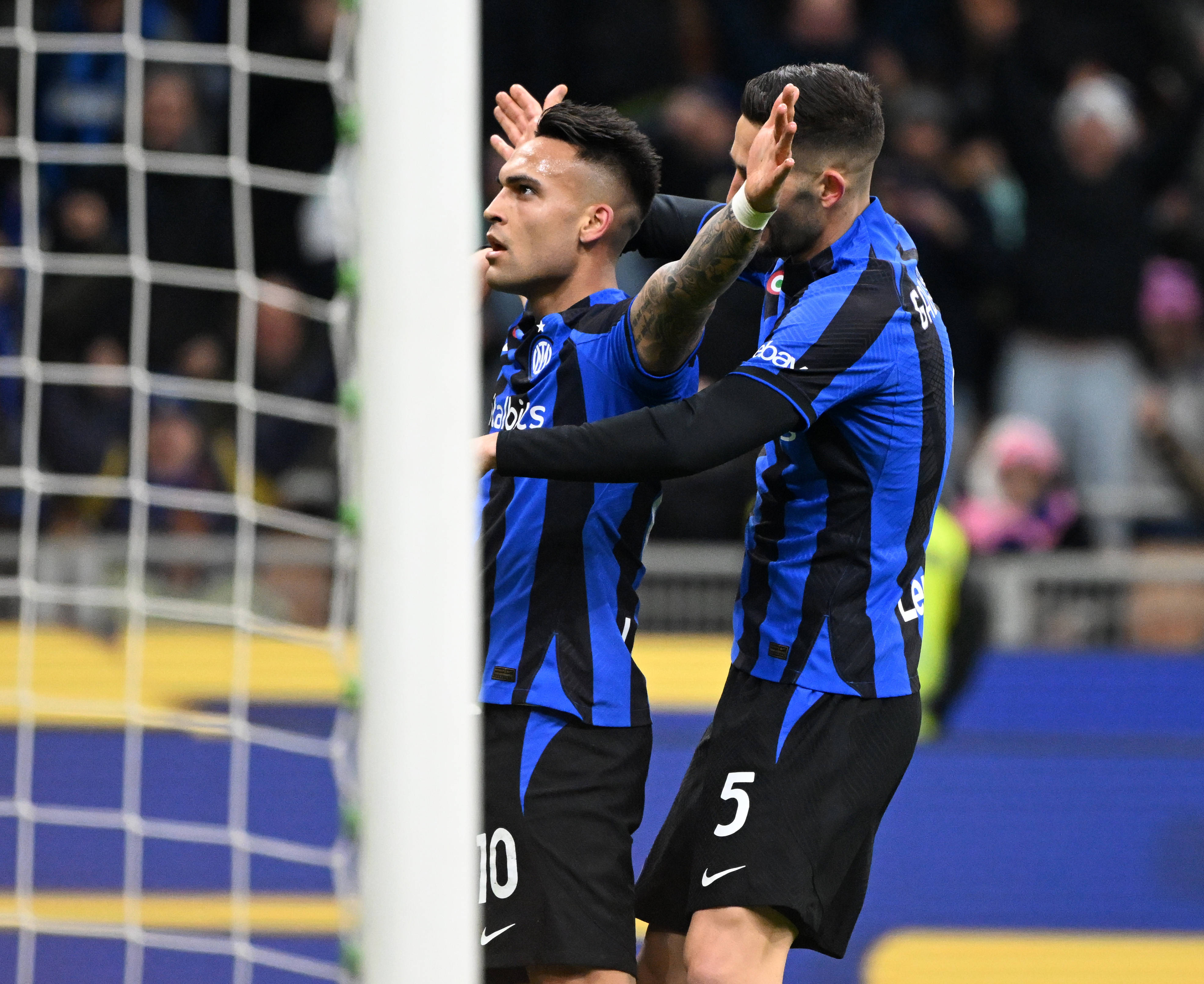 包含乌迪内斯主场失利，球队面临争议的词条