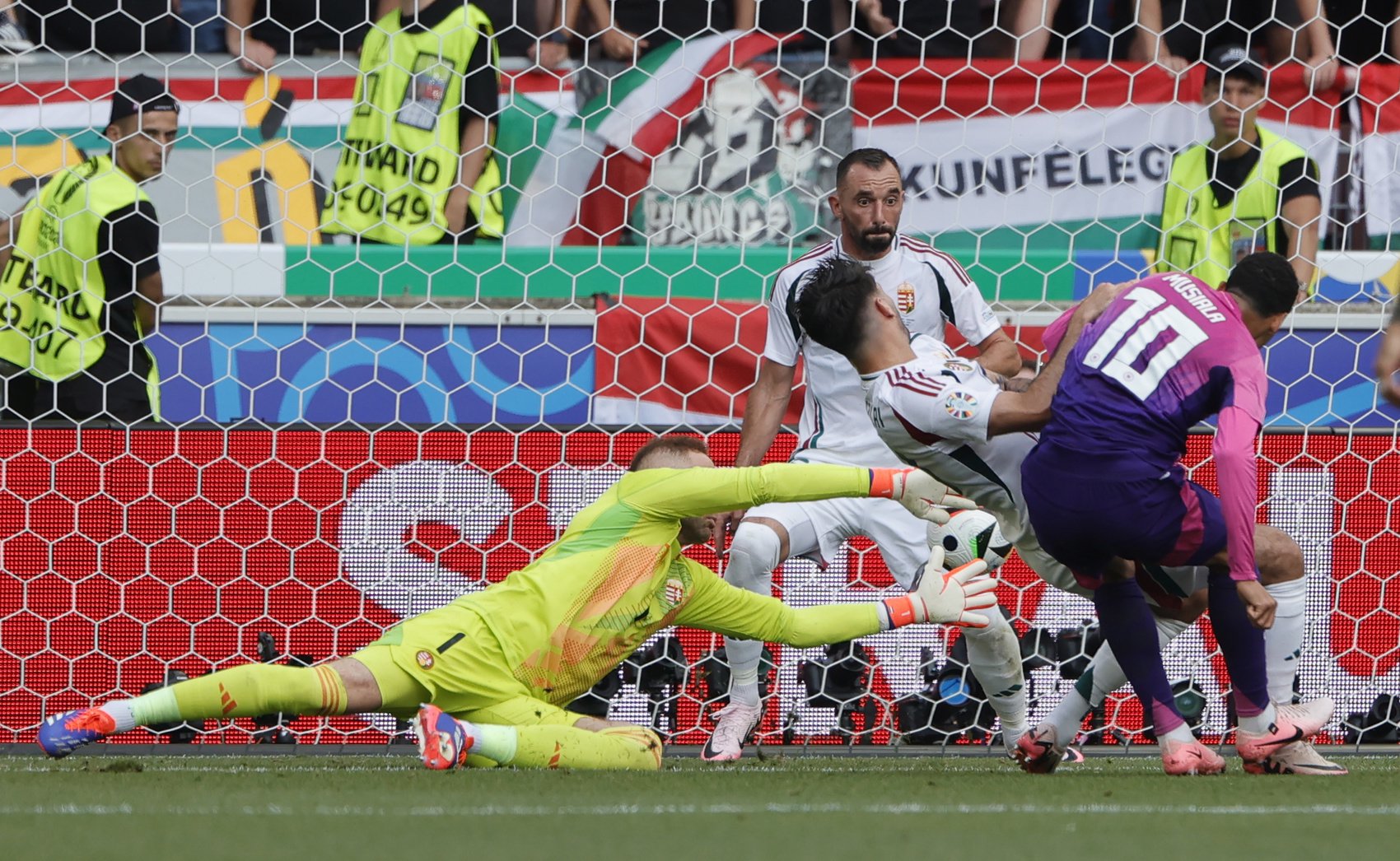 德国队完胜日本队，波尔状态火热