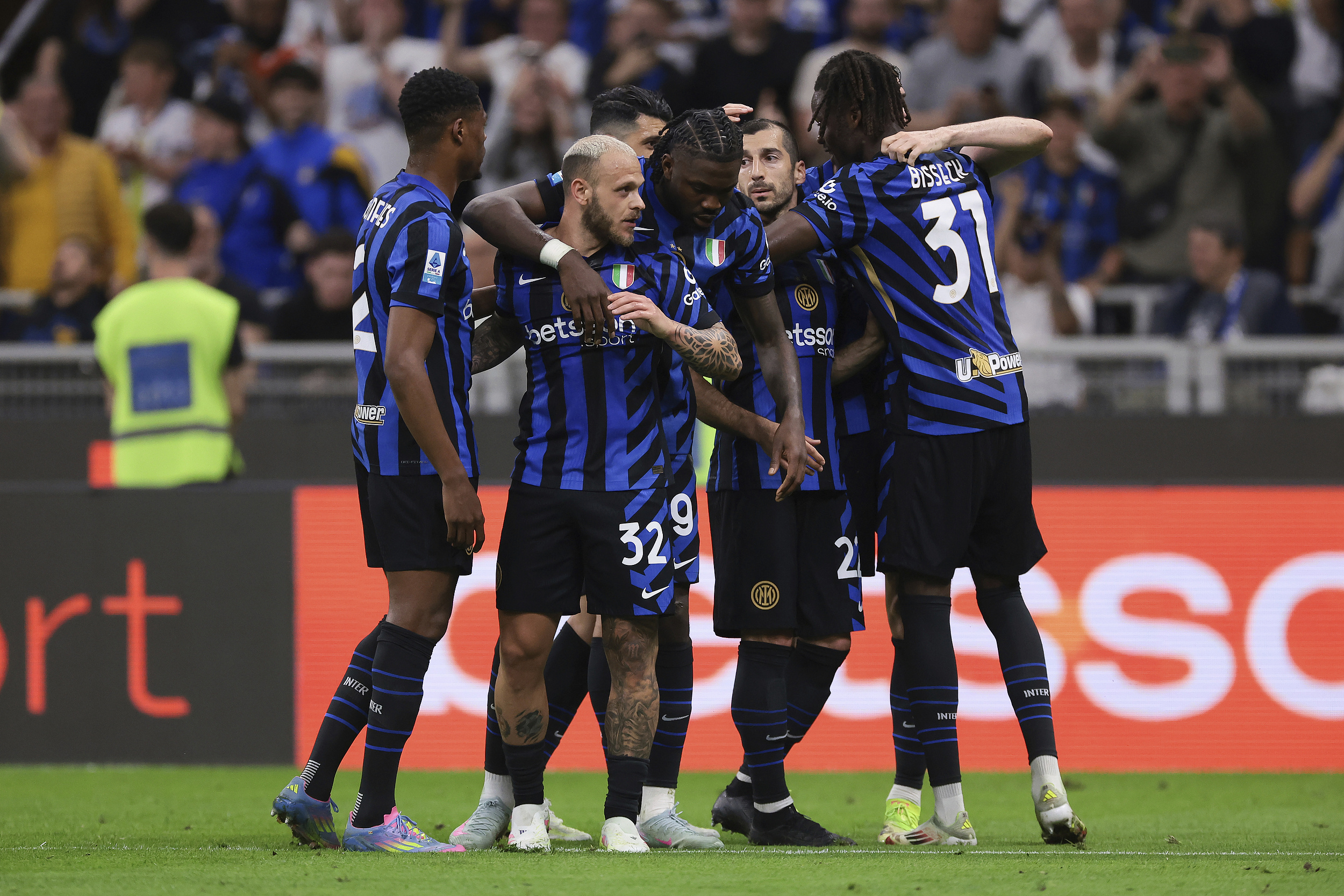 马德里竞技险胜国际米兰，阿什拉夫点燃赛场的简单介绍