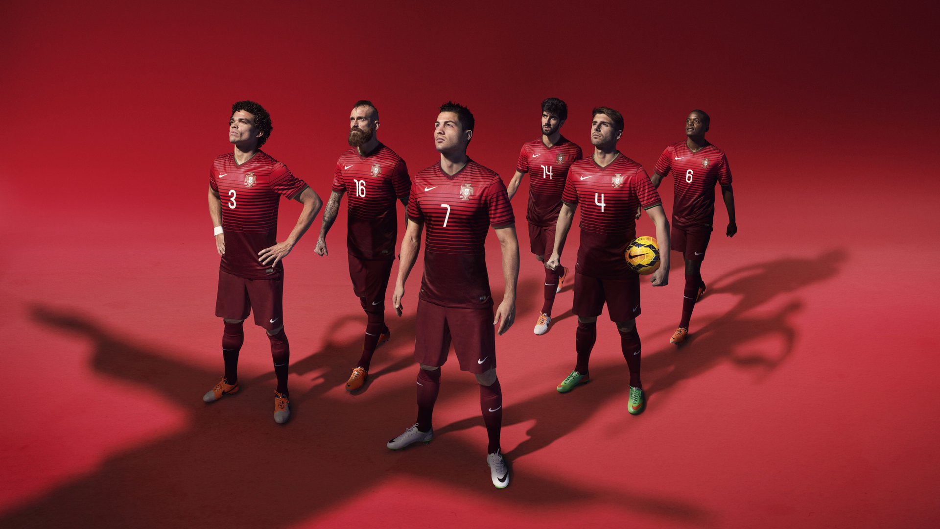 赛道狂飙联姻绿茵传奇,F1街道赛末节的魔幻现实主义逆转